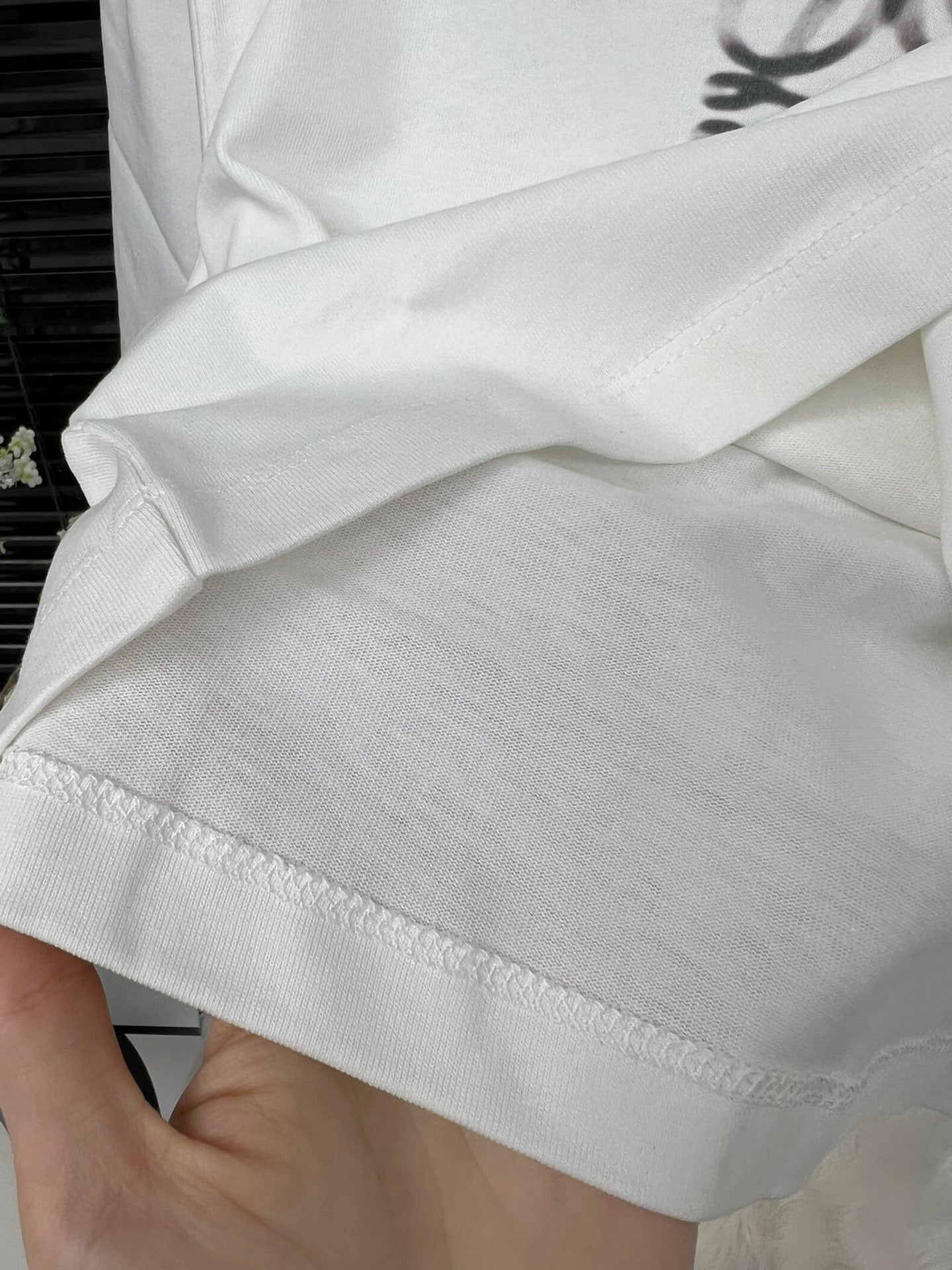 LO* 24 printed super short T-shirt