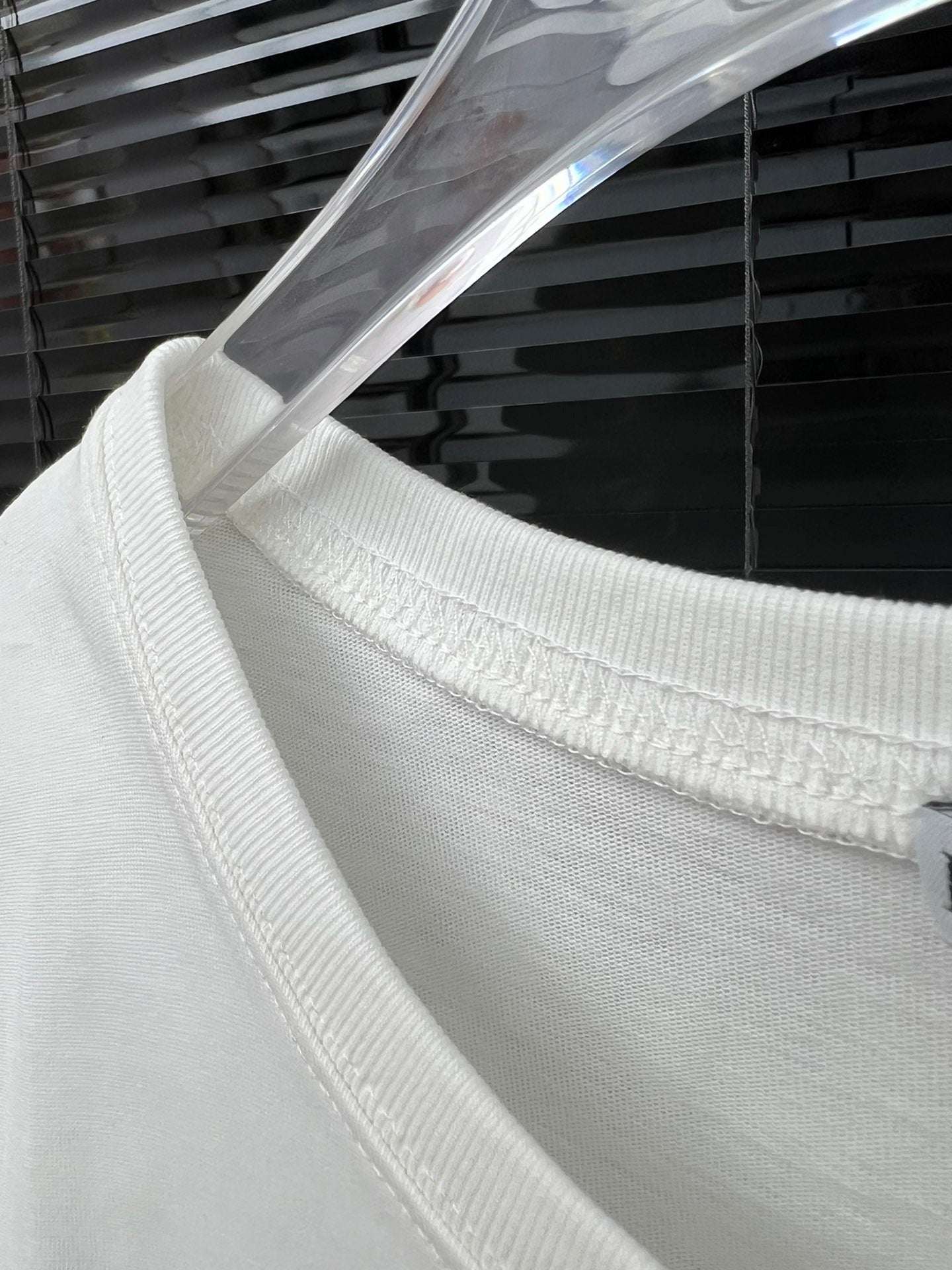 LO* 24 printed super short T-shirt