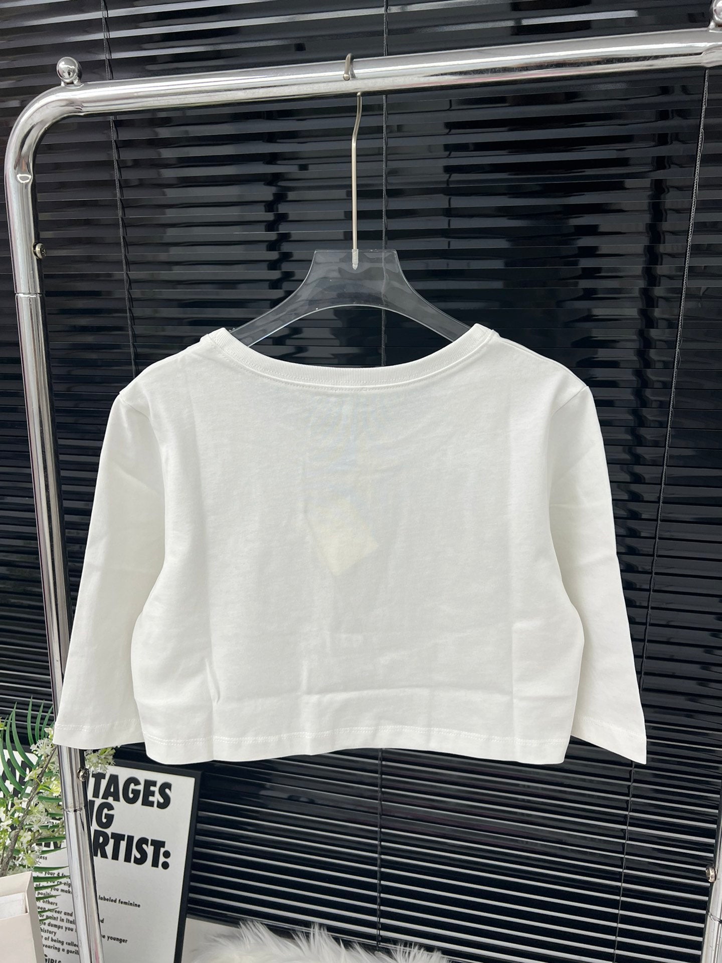 LO* 24 printed super short T-shirt