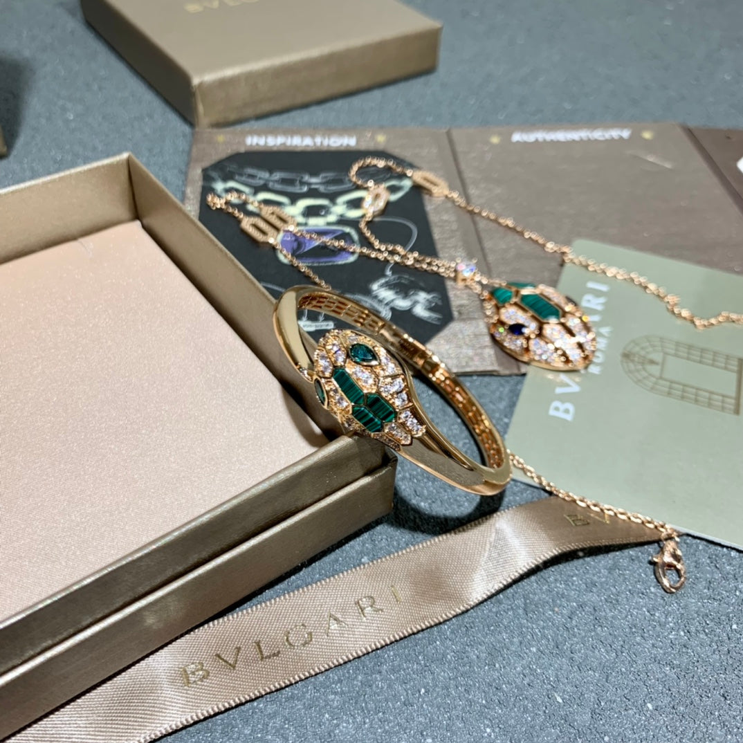 BUL* bracelet + necklace set