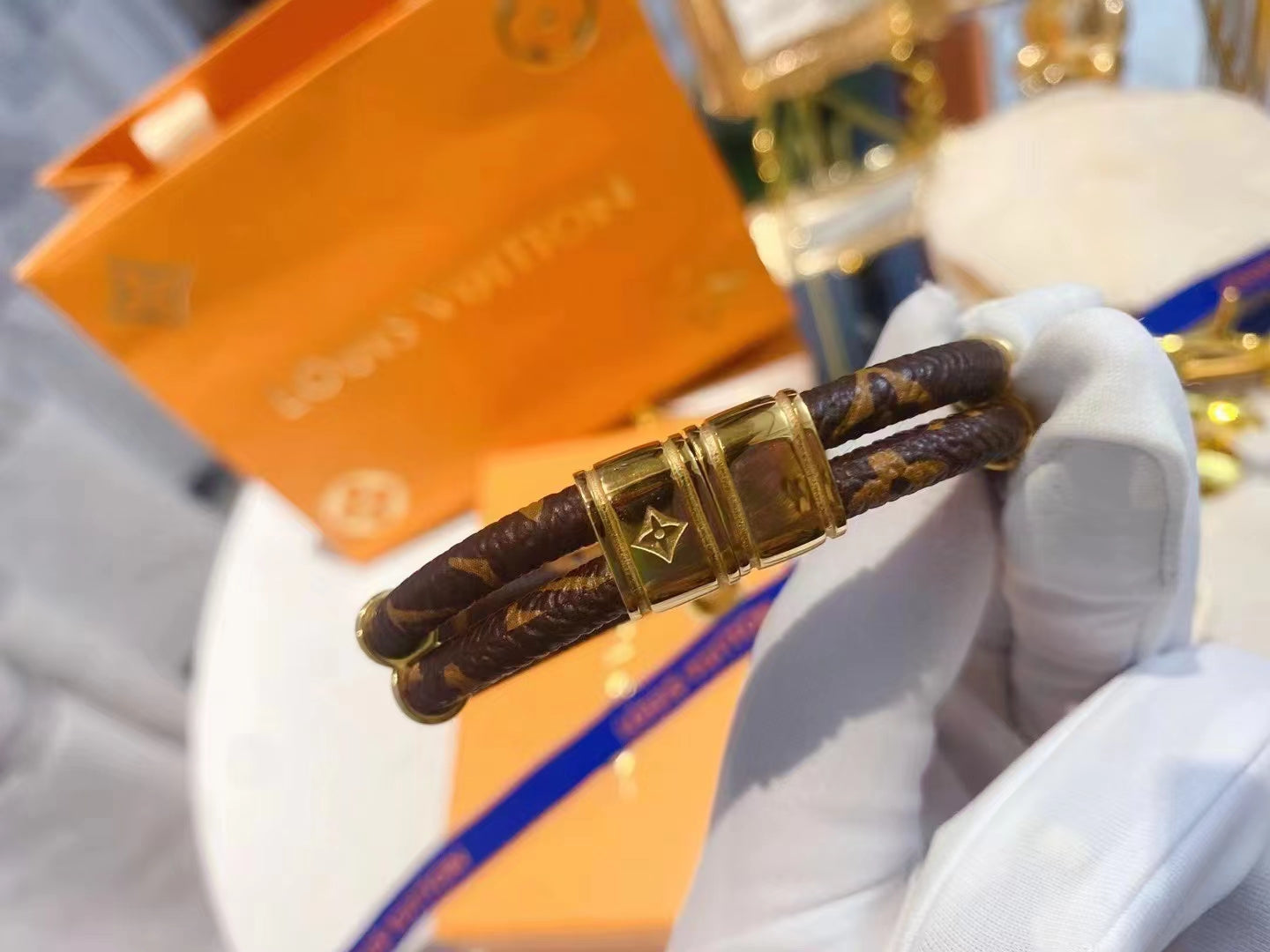 LO* Presbyopia leather bracelet