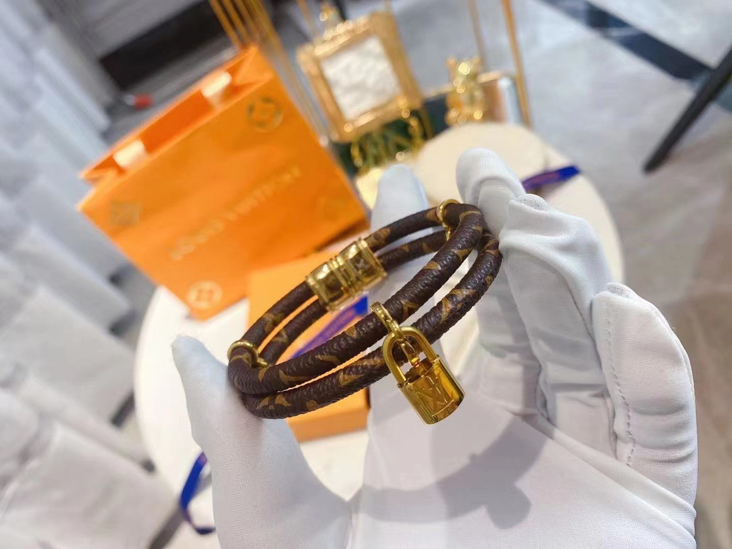 LO* Presbyopia leather bracelet