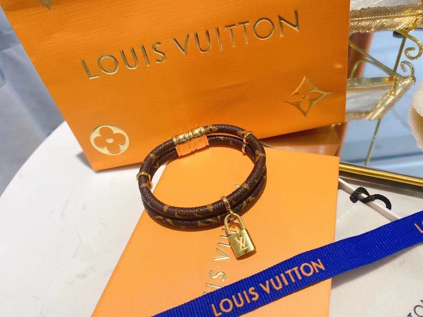 LO* Presbyopia leather bracelet