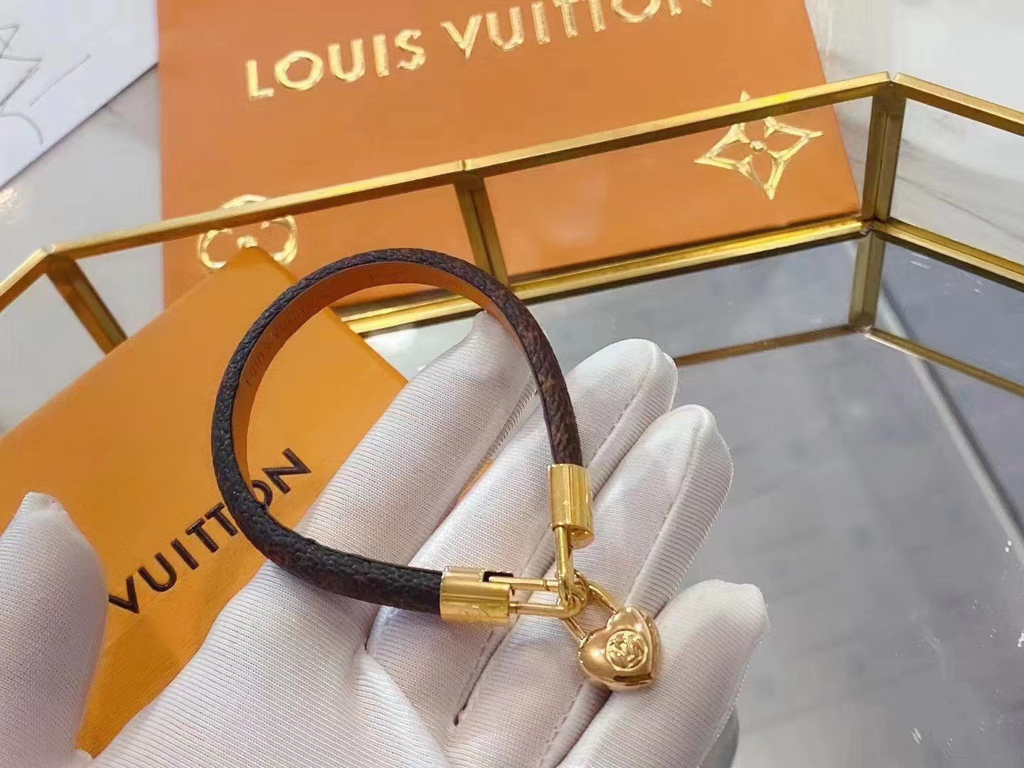 LO* Presbyopia leather bracelet