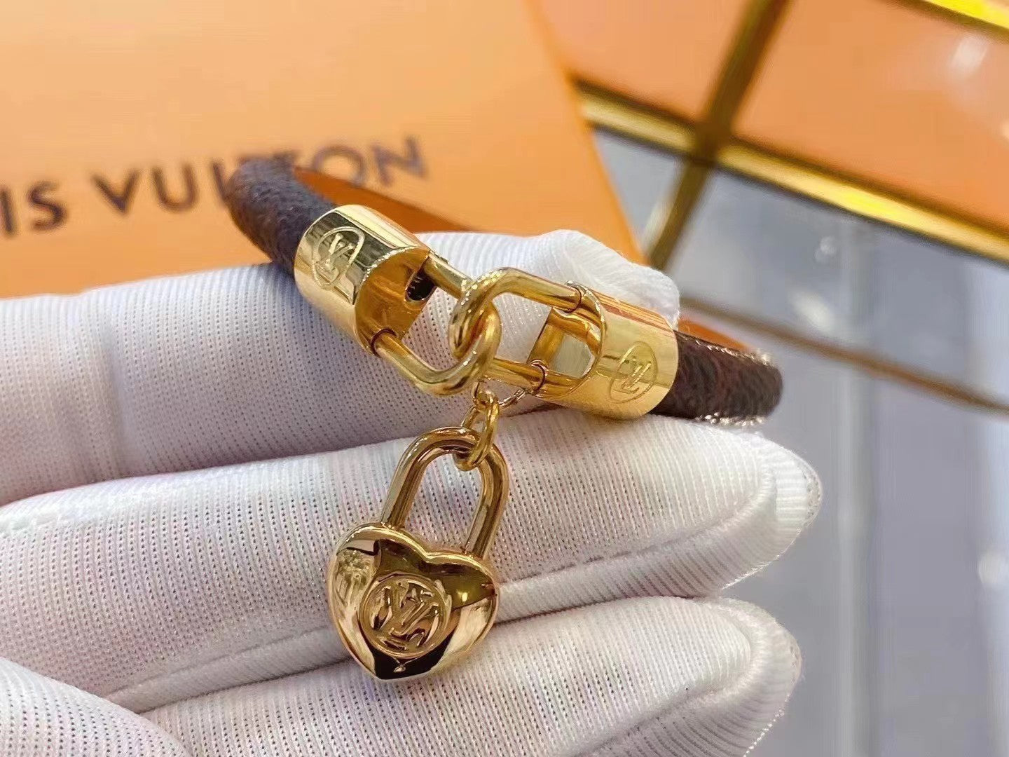 LO* Presbyopia leather bracelet