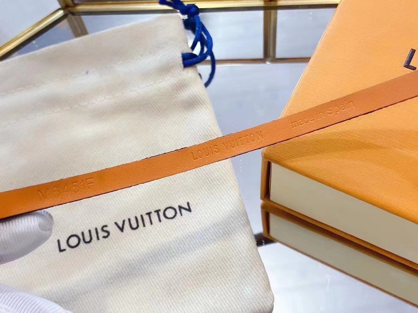 LO* Presbyopia leather bracelet