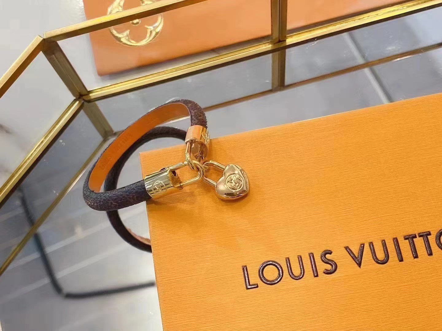 LO* Presbyopia leather bracelet