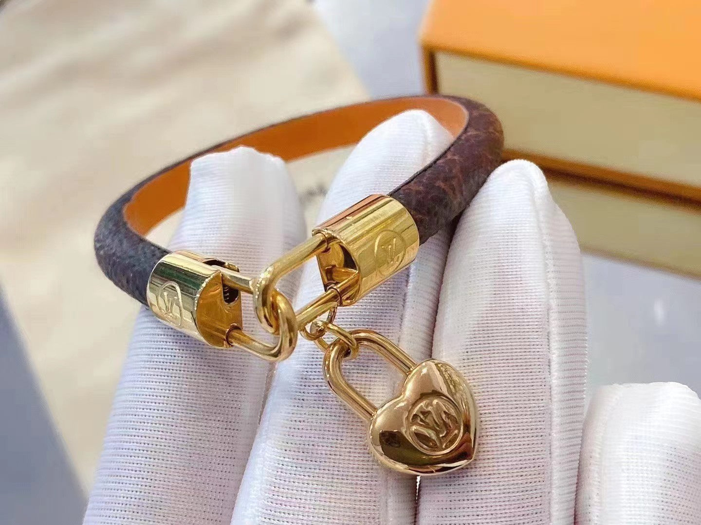 LO* Presbyopia leather bracelet