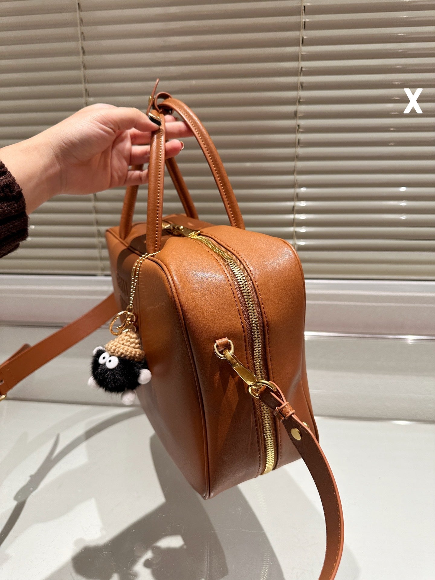 MI* cowhide attendance bag