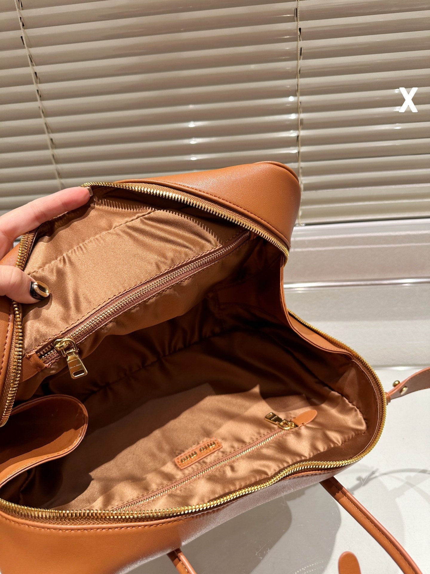 MI* cowhide attendance bag