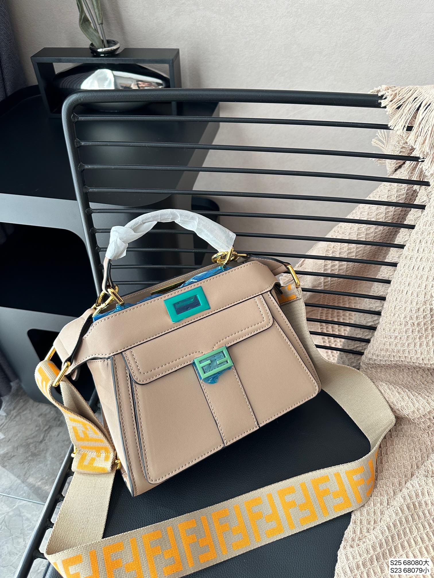 FEN* peekaboo kitten bag