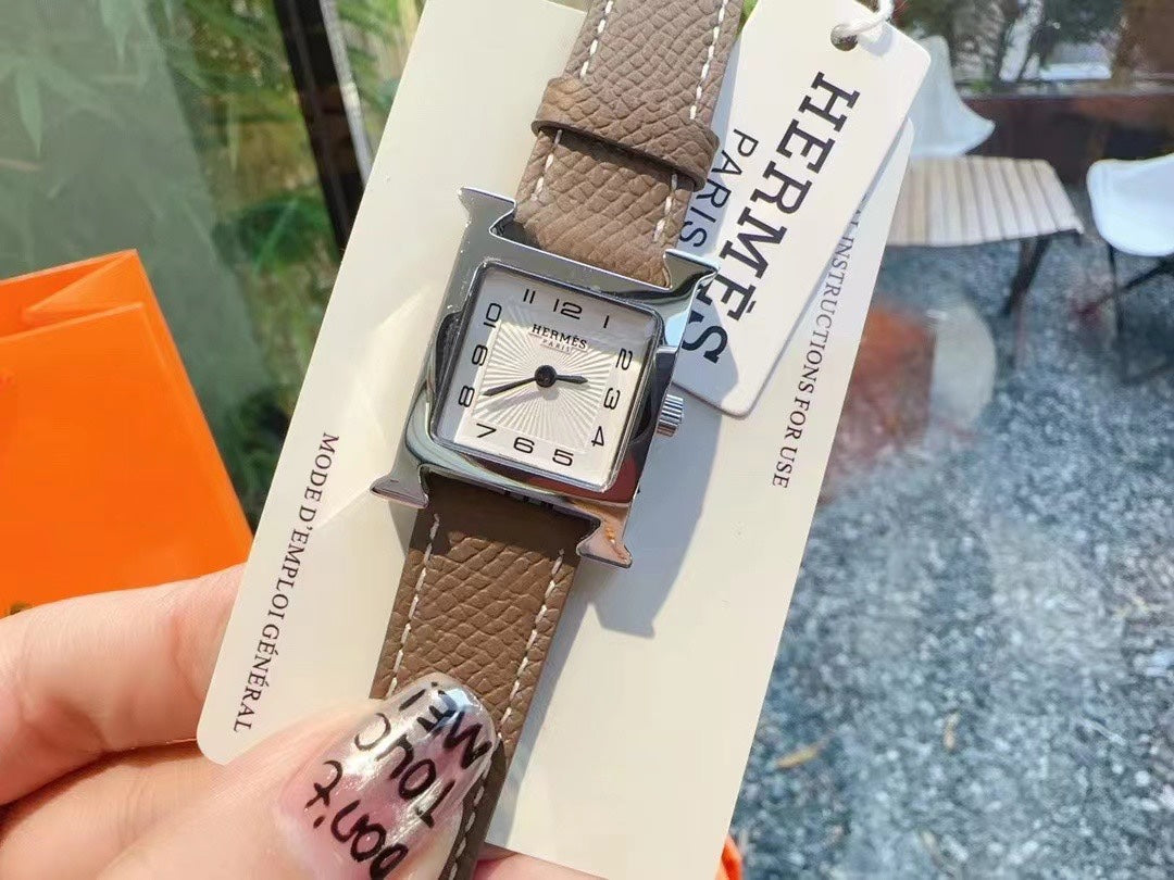 HE* small square quartz watch