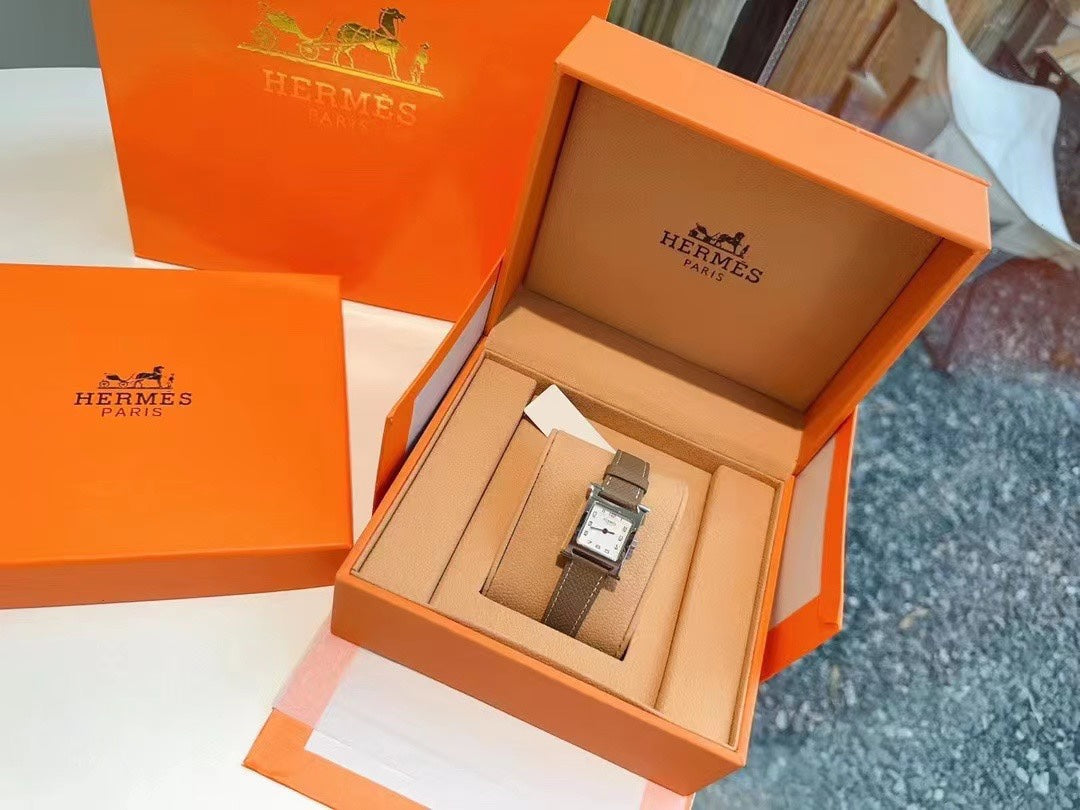 HE* small square quartz watch