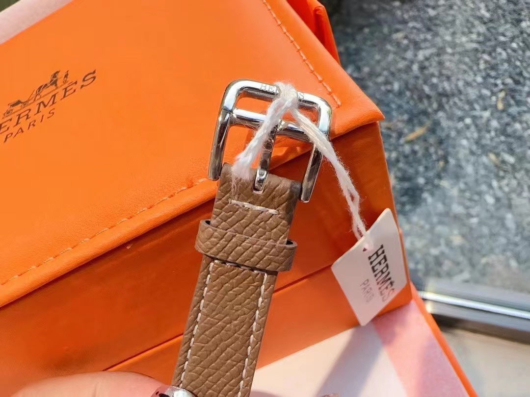 HE* small square quartz watch