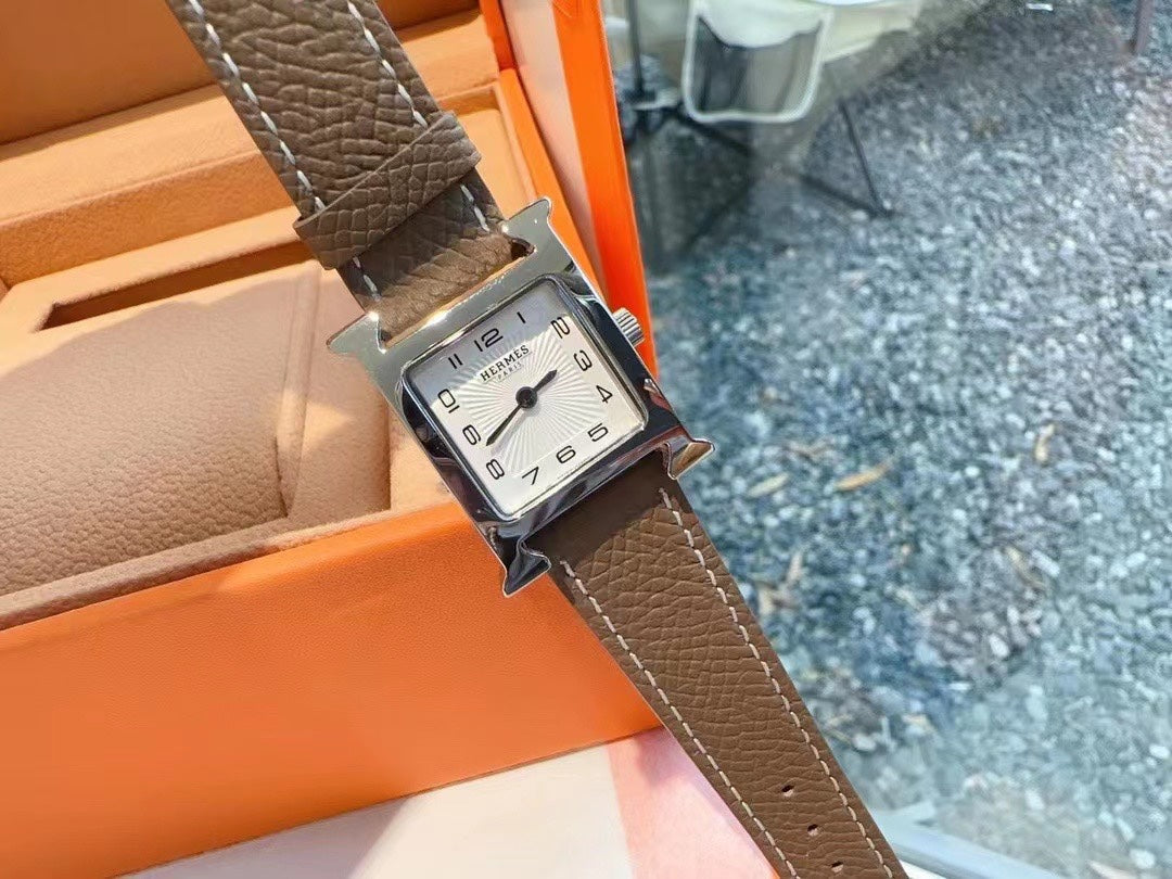 HE* small square quartz watch