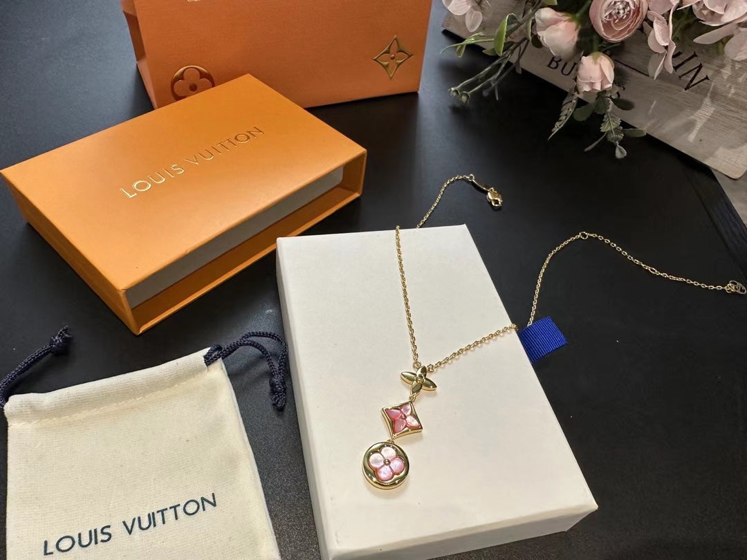 LOU new necklace (counter packaging)