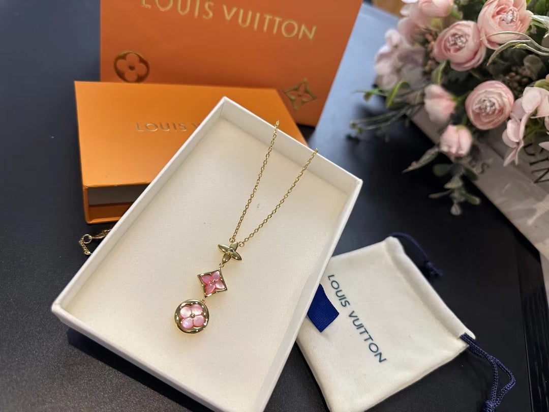 LOU new necklace (counter packaging)