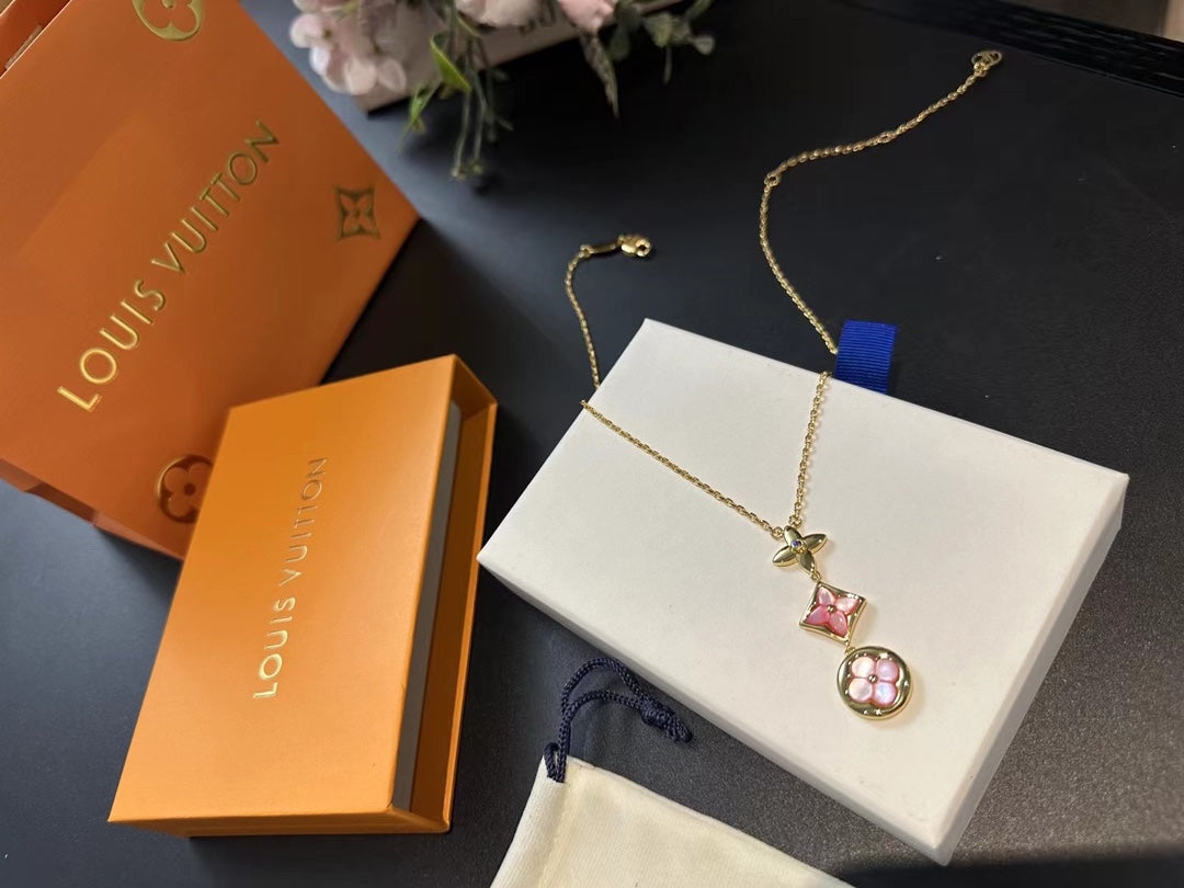 LOU new necklace (counter packaging)