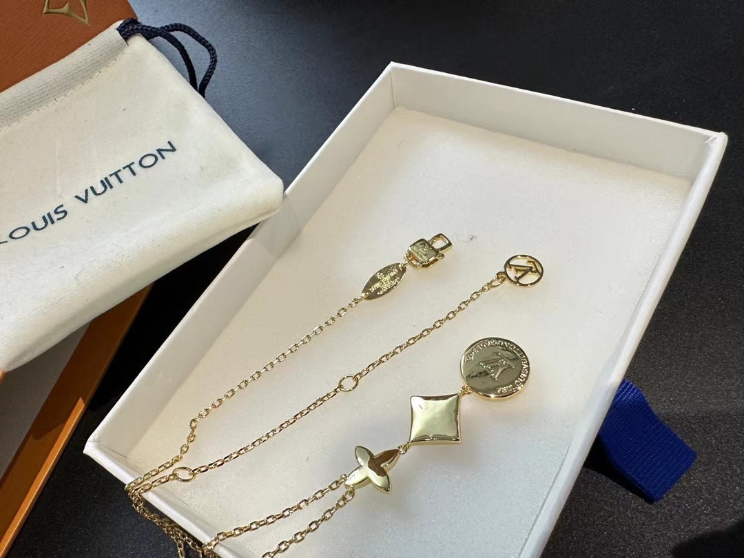 LOU new necklace (counter packaging)