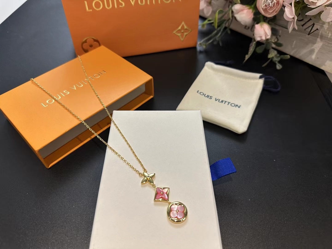 LOU new necklace (counter packaging)