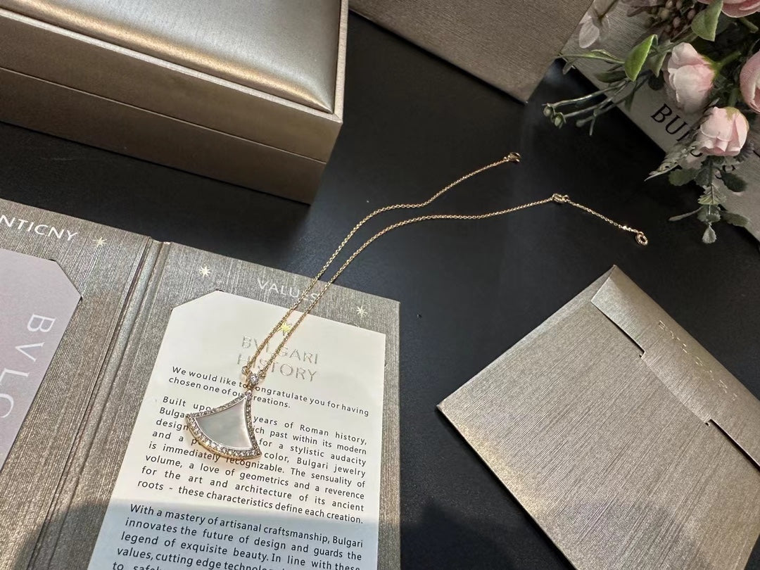 Bvlg* 24new sapphire white shell necklace (counter packaging)