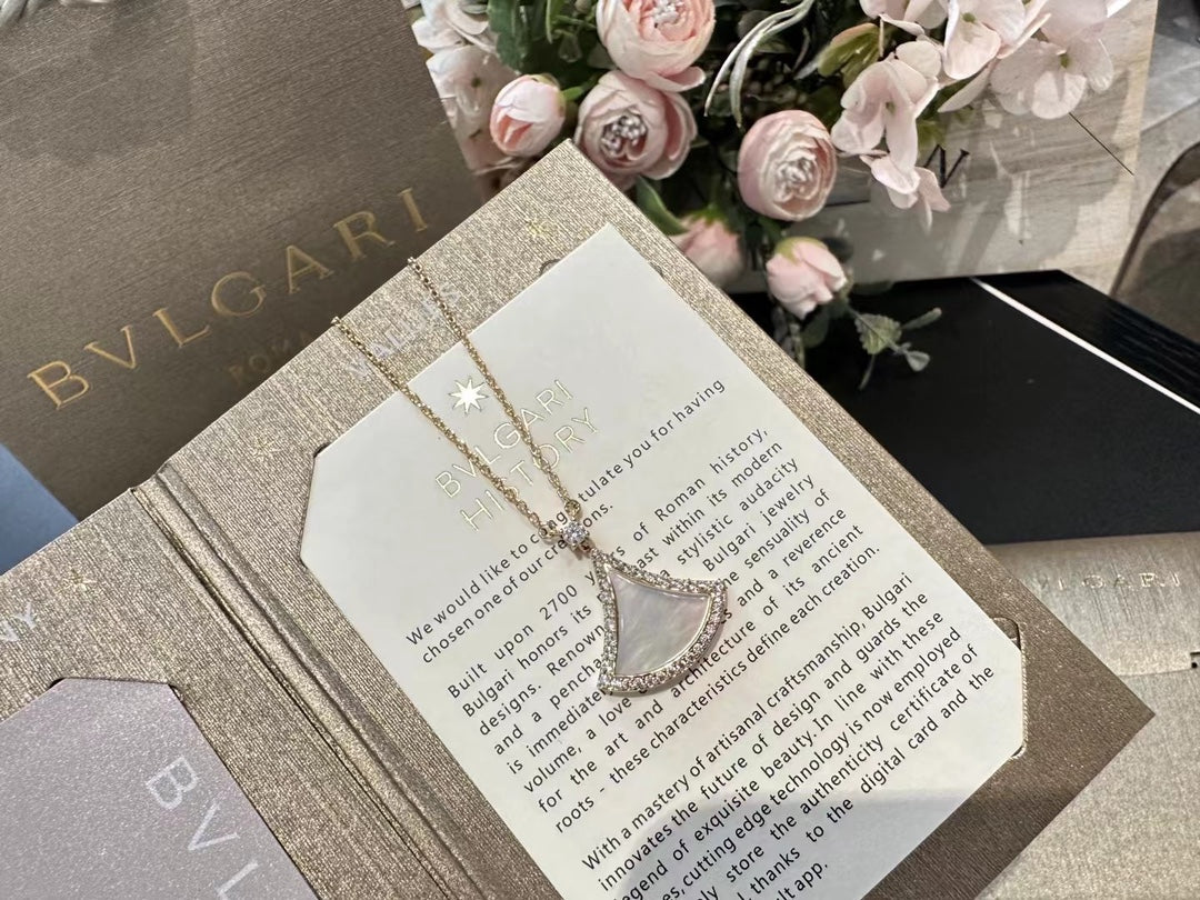 Bvlg* 24new sapphire white shell necklace (counter packaging)