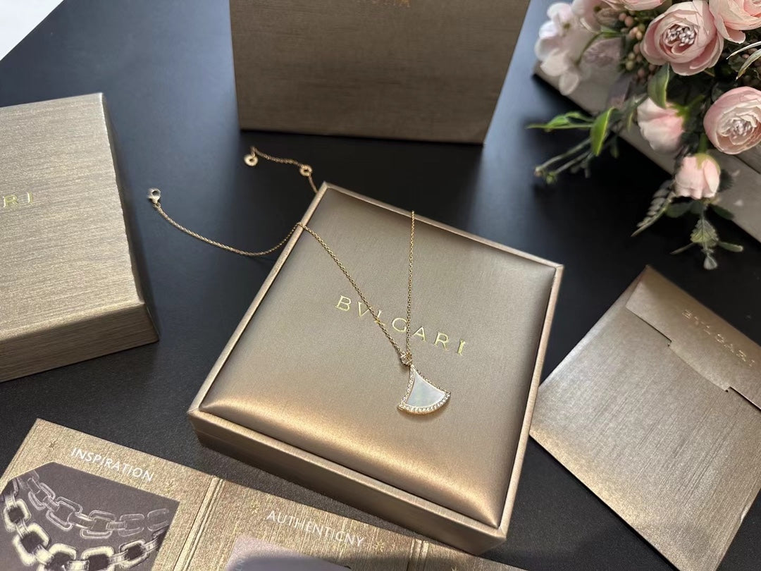 Bvlg* 24new sapphire white shell necklace (counter packaging)