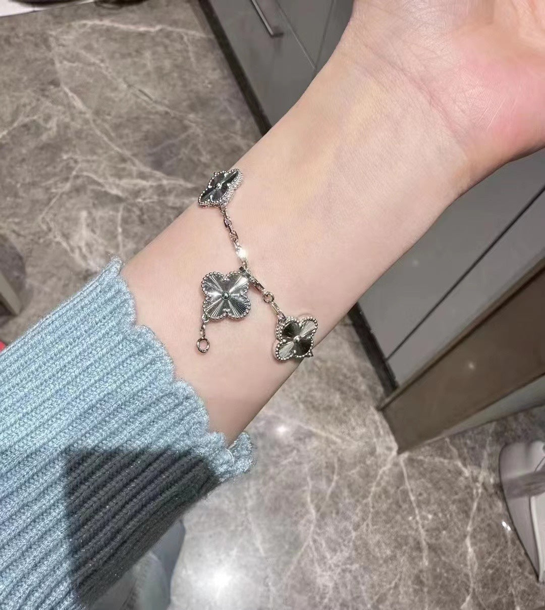 Van Clee* white gold laser five-flower bracelet (counter packaging)