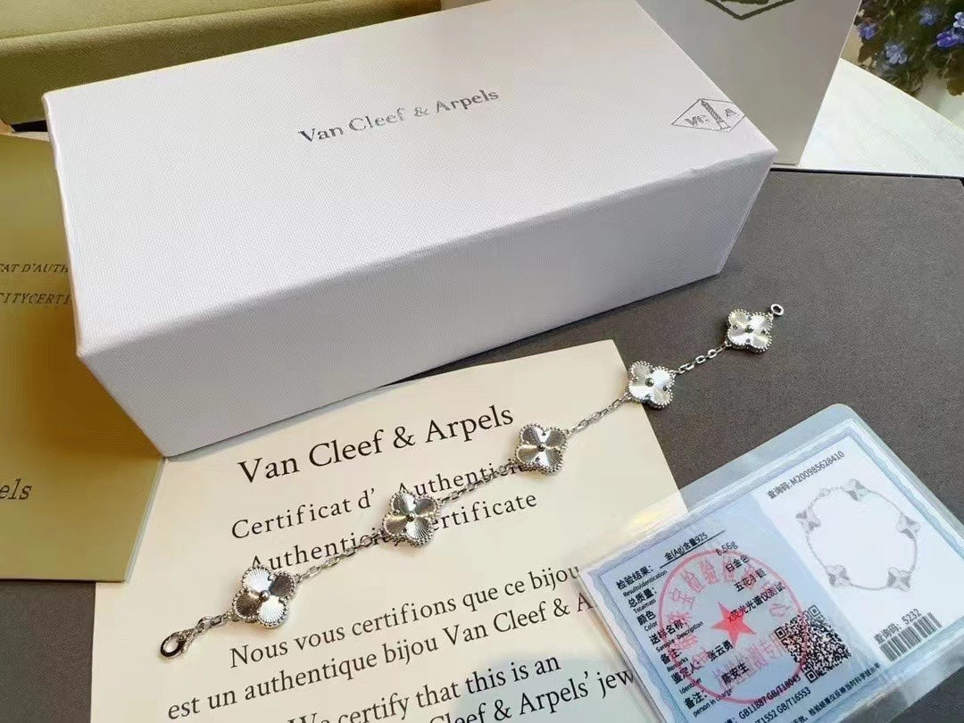 Van Clee* white gold laser five-flower bracelet (counter packaging)