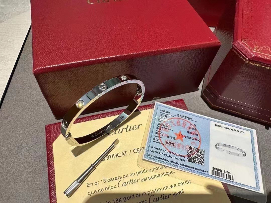 Cart* white gold bracelet (counter packaging)