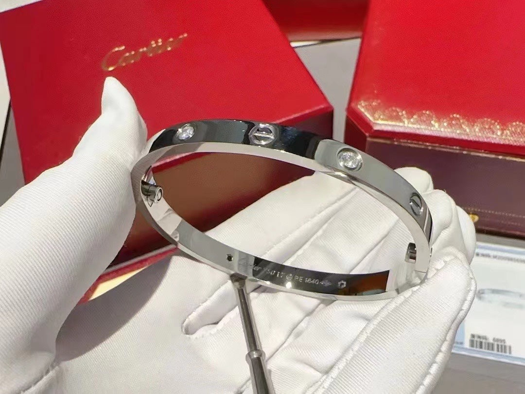 Cart* white gold bracelet (counter packaging)