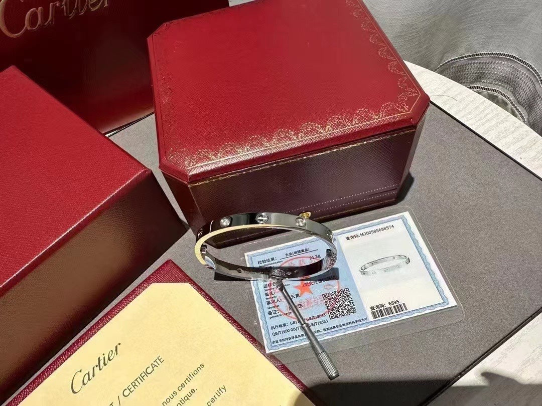 Cart* white gold bracelet (counter packaging)