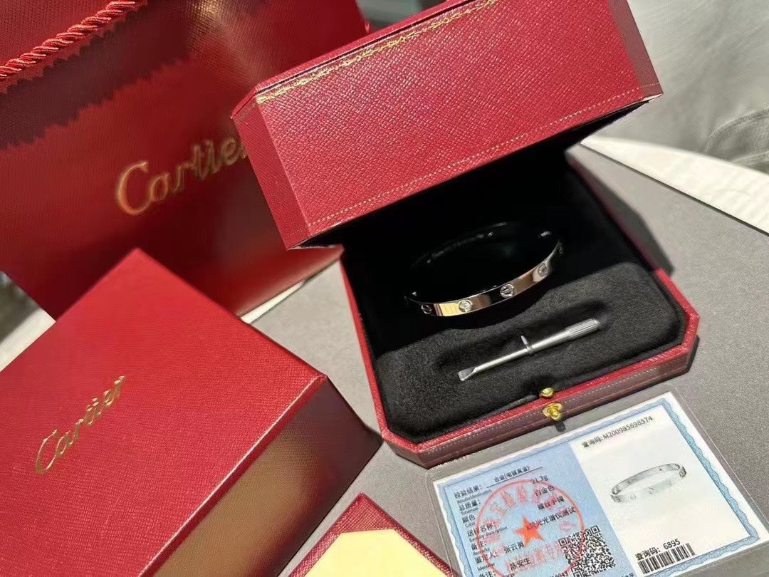 Cart* white gold bracelet (counter packaging)