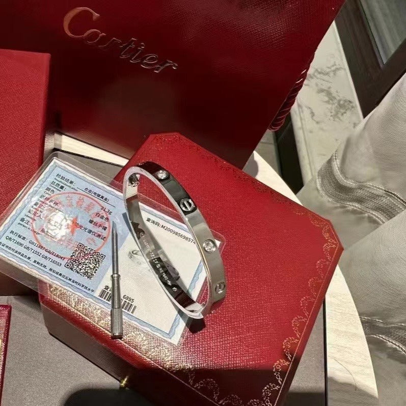 Cart* white gold bracelet (counter packaging)