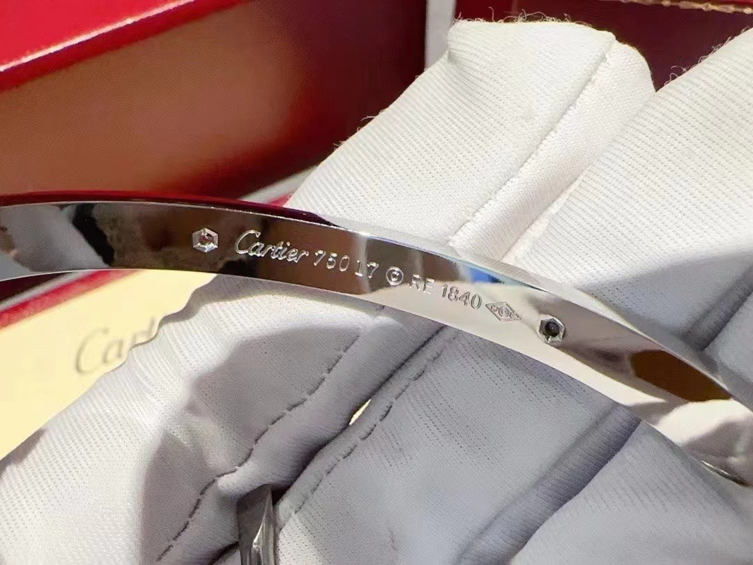 Cart* white gold bracelet (counter packaging)