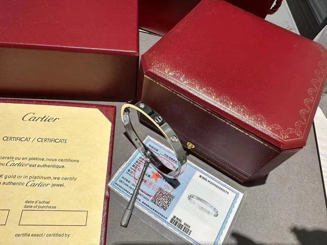 Cart* white gold bracelet (counter packaging)