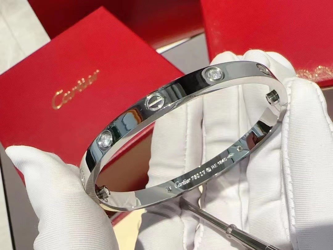 Cart* white gold bracelet (counter packaging)