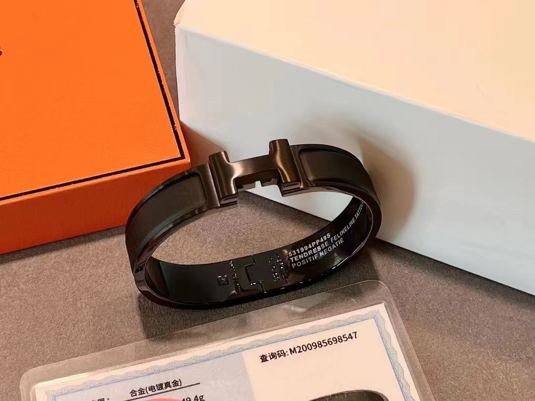 HERM* Darth Vader Bracelet (counter packaging)