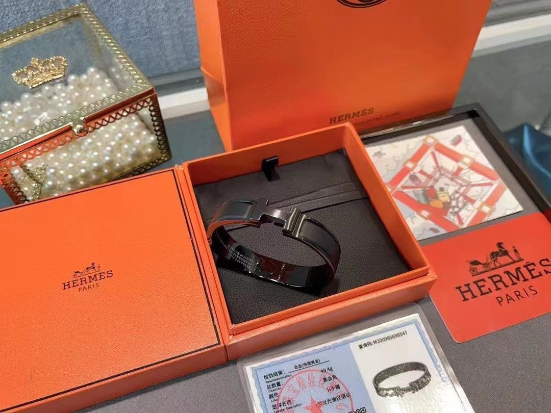 HERM* Darth Vader Bracelet (counter packaging)