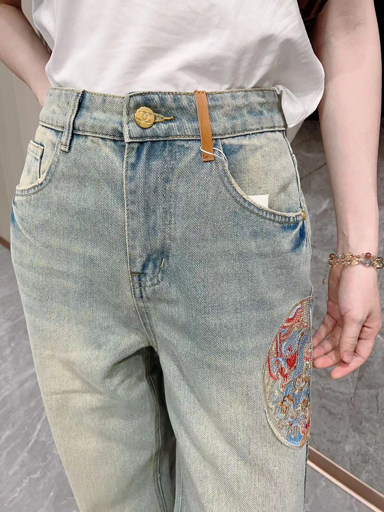 CHAN* 24 new embroidered jeans