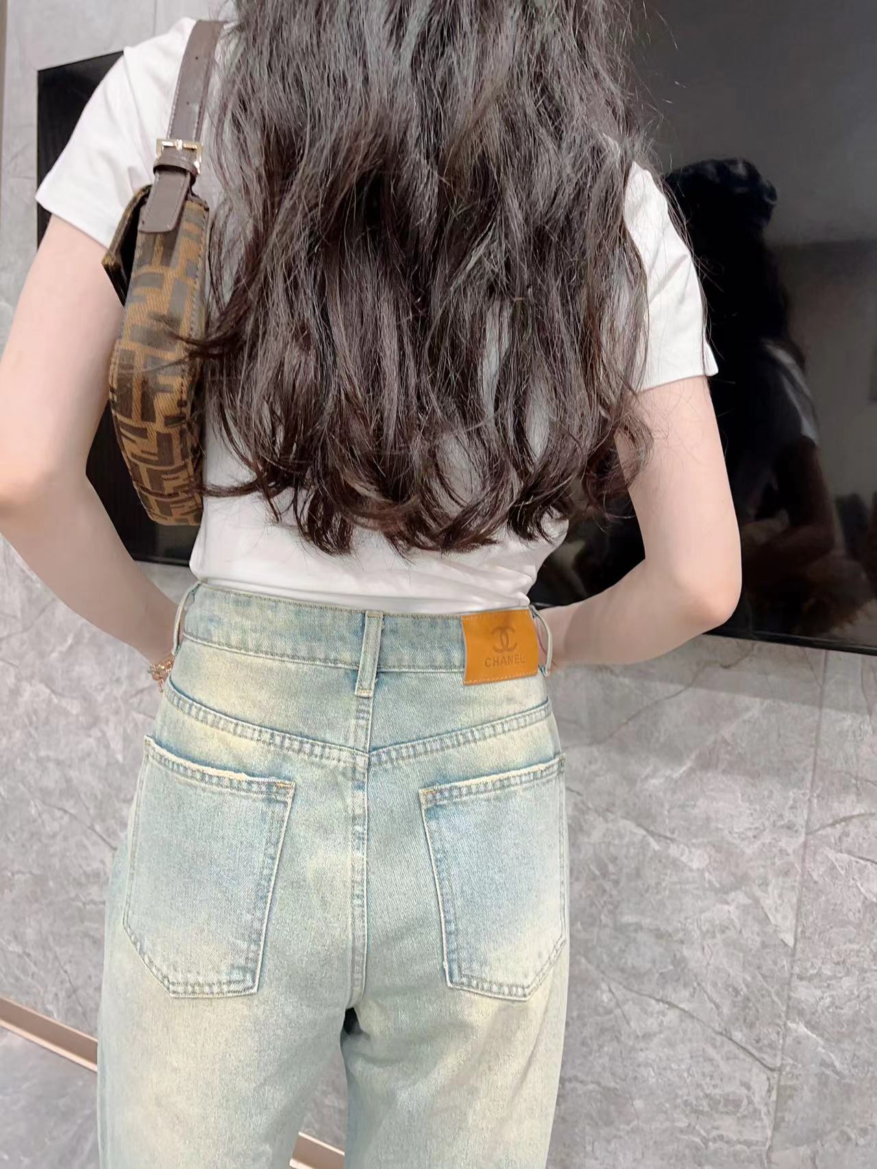 CHAN* 24 new embroidered jeans