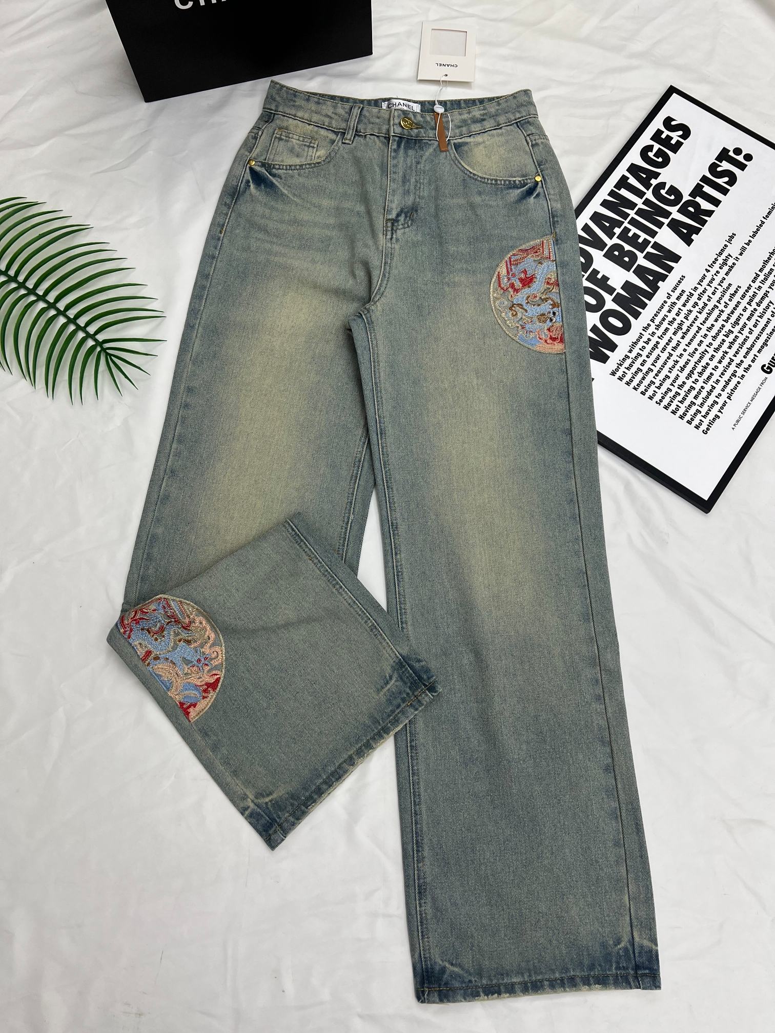 CHAN* 24 new embroidered jeans