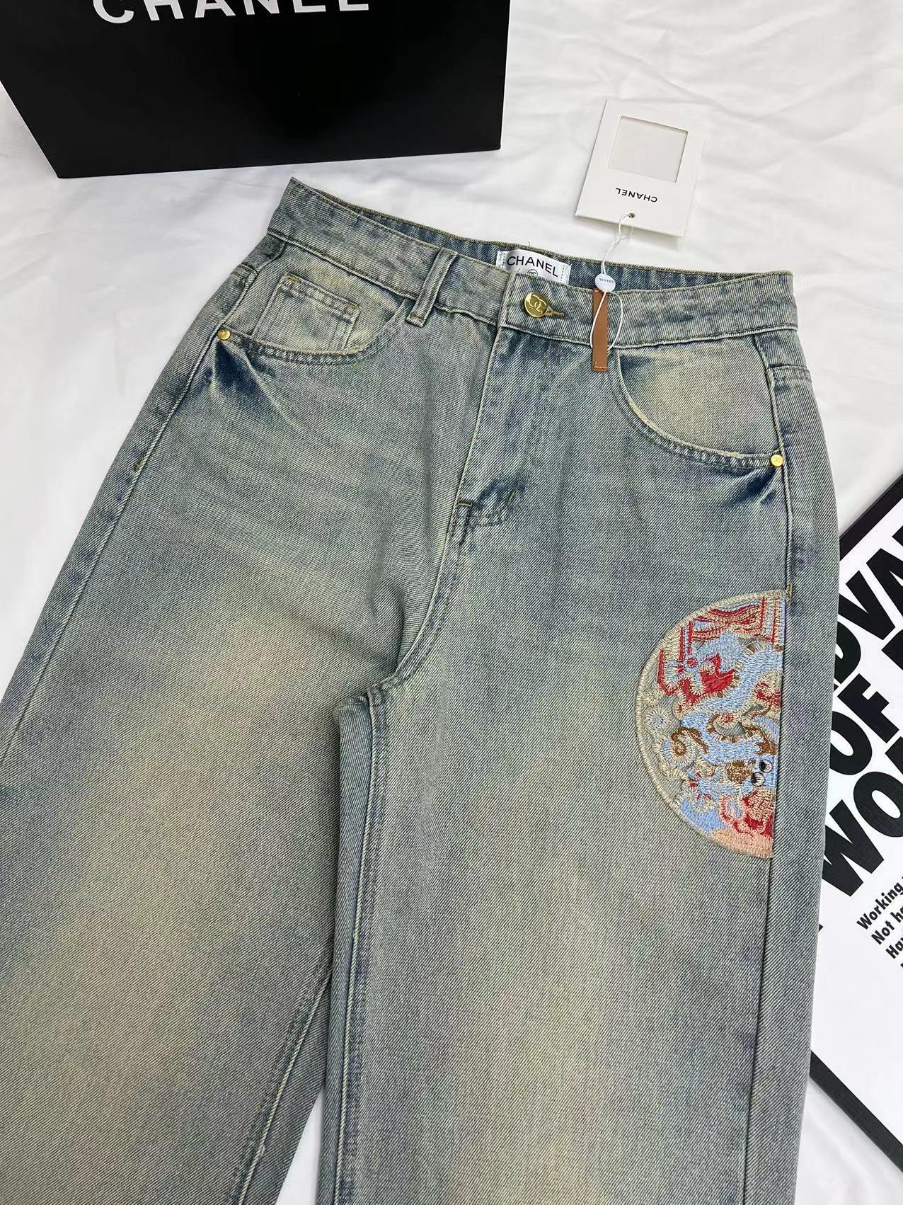 CHAN* 24 new embroidered jeans