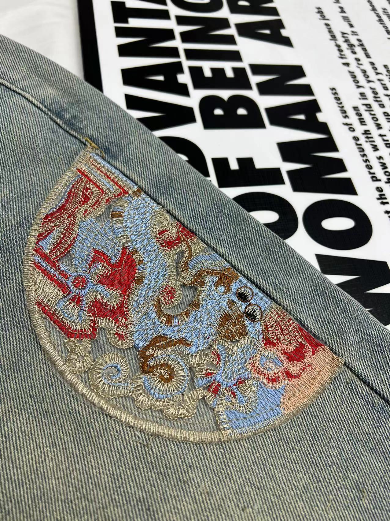 CHAN* 24 new embroidered jeans