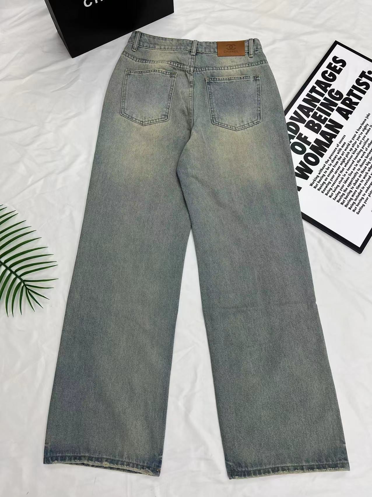 CHAN* 24 new embroidered jeans