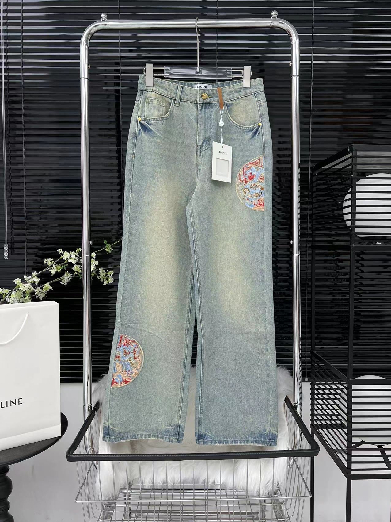CHAN* 24 new embroidered jeans