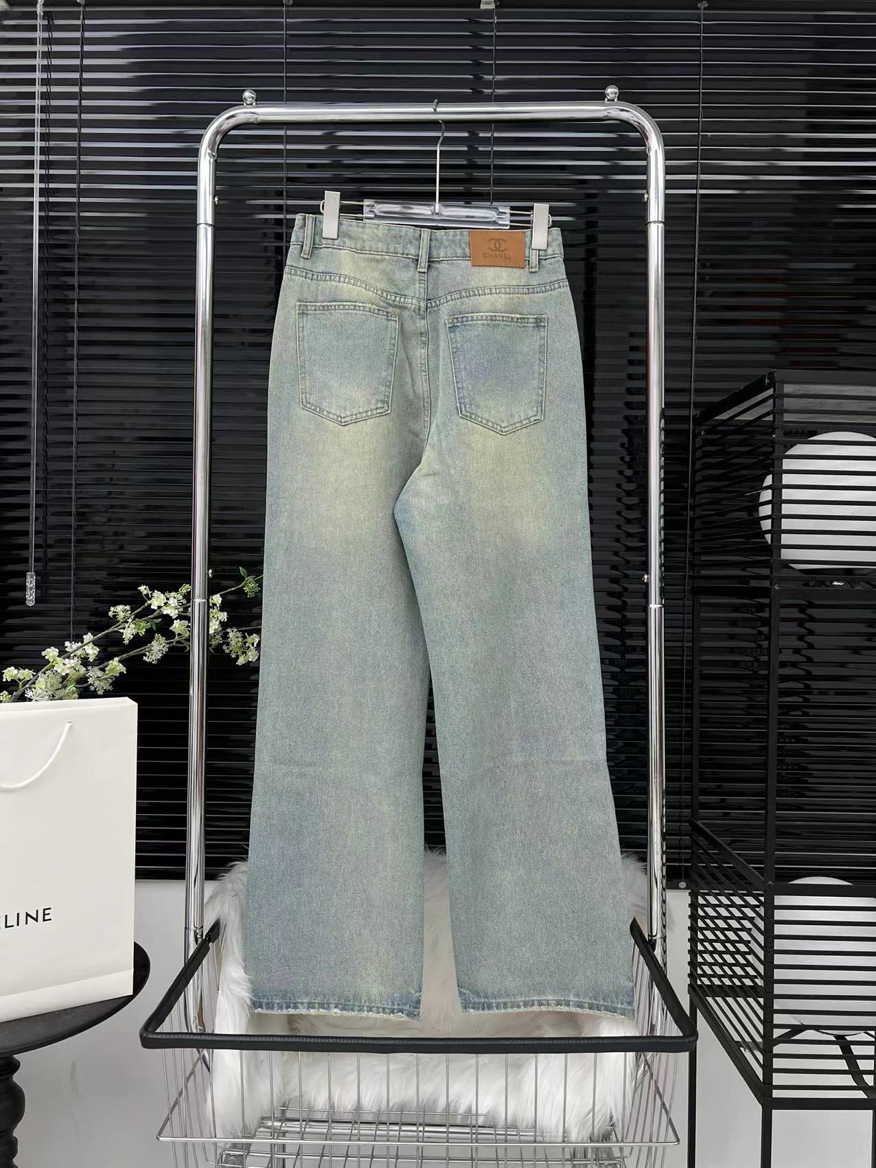 CHAN* 24 new embroidered jeans