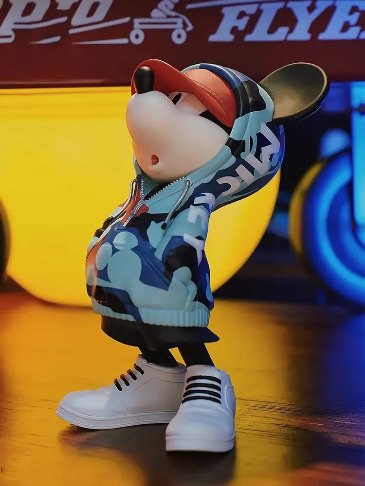 Mickey Minnie magic storm hand office boy ornaments