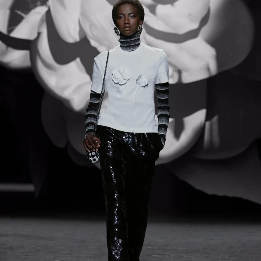 CH*24 Camellia round neck short sleeves