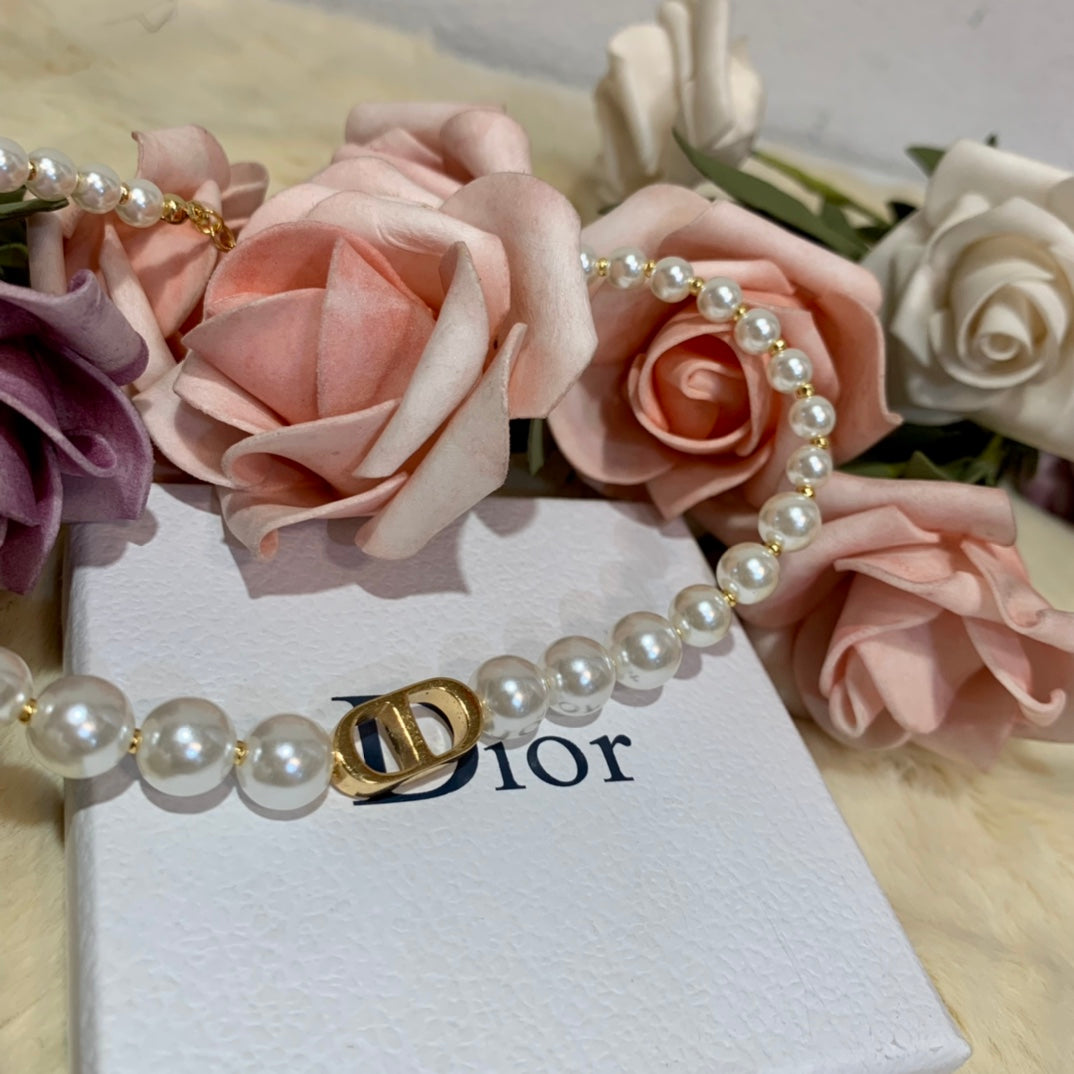 DR* pearl necklace